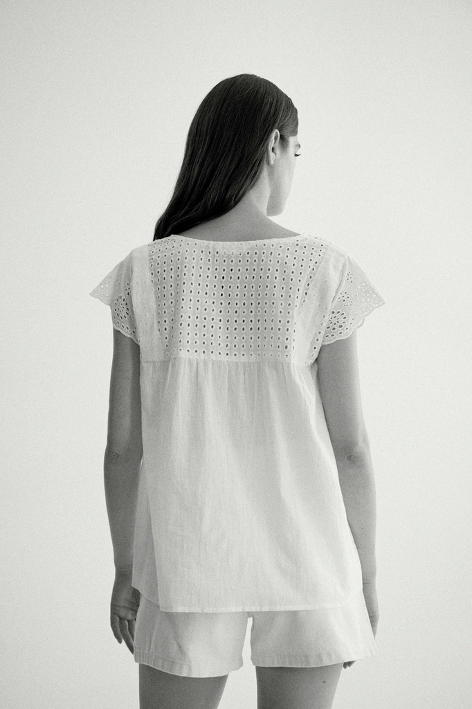 L138GBH2 BLUSA CON BRODERIE