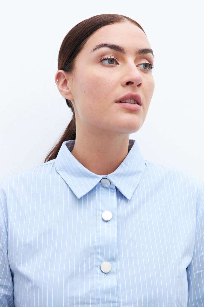 L160GBT3 BLUSA RAYADA CON CUELLO CAMISA