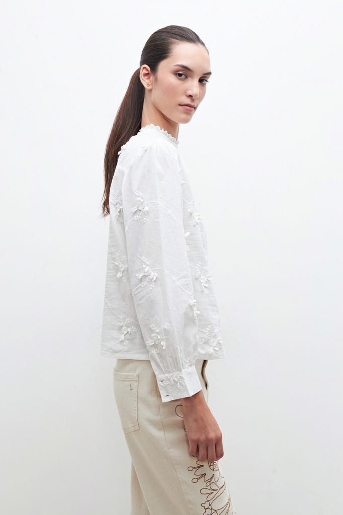 L160GBL5 BLUSA ROMANTICA CON BORDADOS