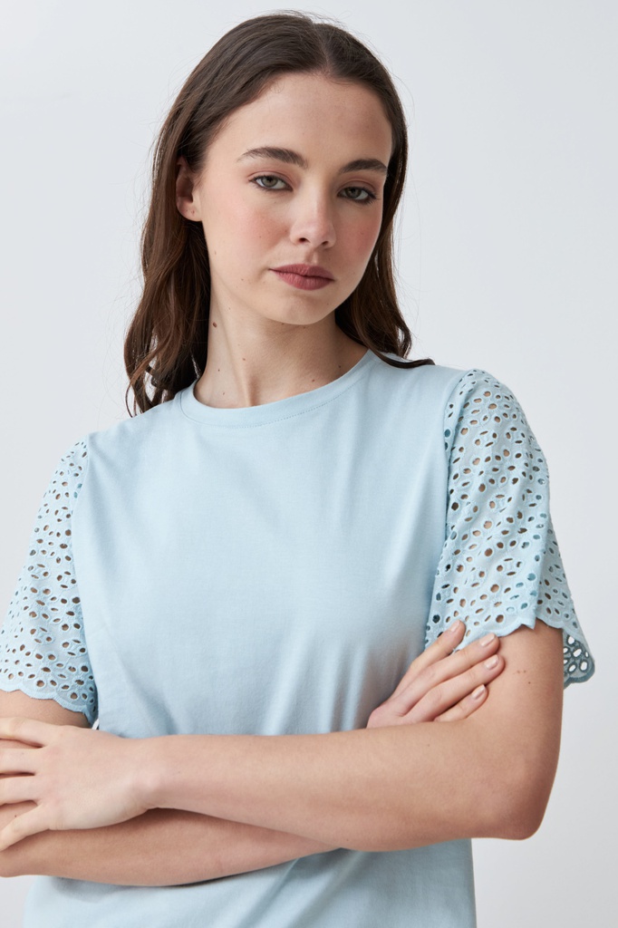 L167GTH3 REMERA CON BRODERIE