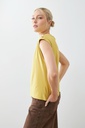 L165GTH1 REMERA CON BOTONES EN HOMBROS