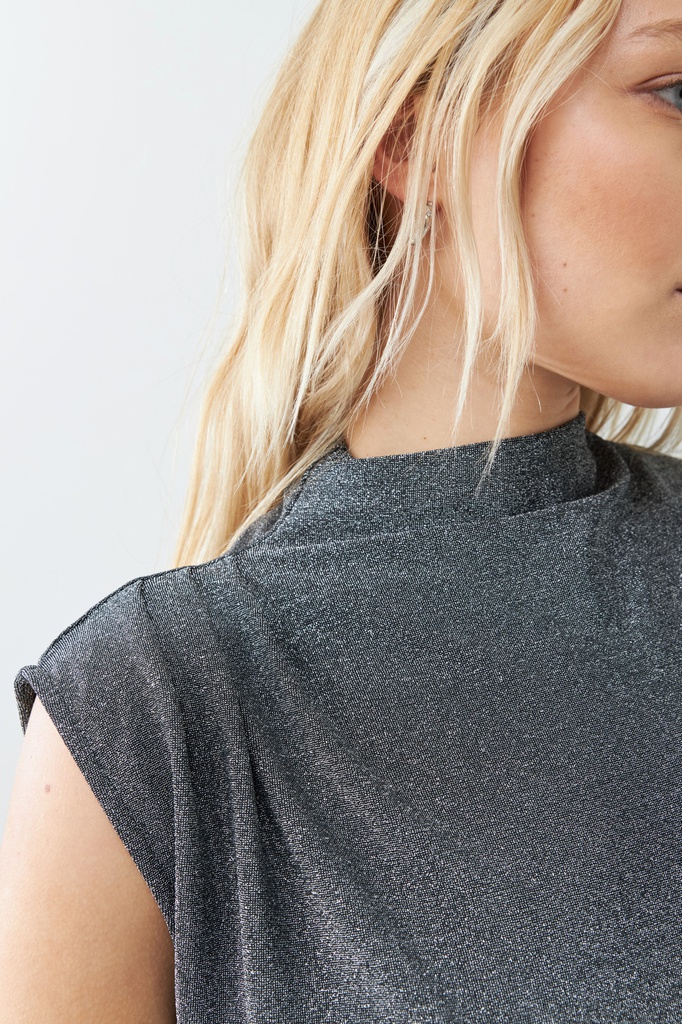 L165GBS3 BLUSA LUREX CON TABLAS EN HOMBRO