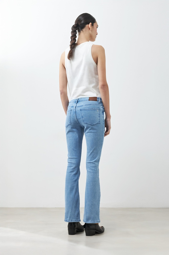 L165GPO3 JEAN BOOTCUT KATY CON DETALLE TRENZADO