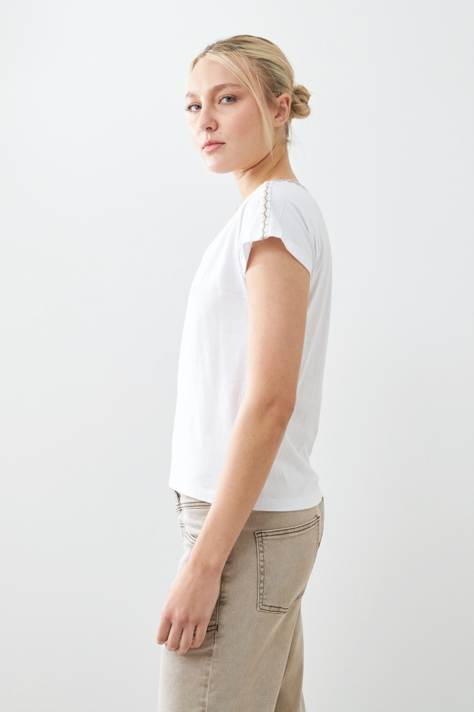 L165GTH14 REMERA BORDADA ESCOTE EN V