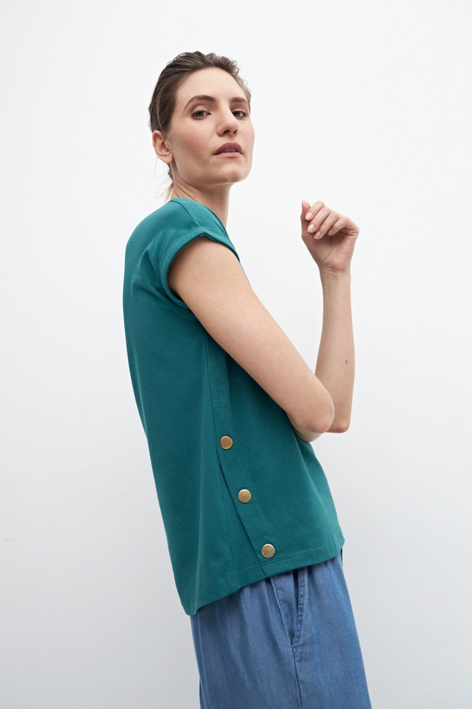 L157GTH3 REMERA CON BOTONES LATERALES