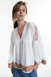 L147GBL1 BLUSA BOHO ESCOTE V CON BORDADOS