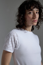 L156GTH2 REMERA CON MANGAS DE BRODERIE