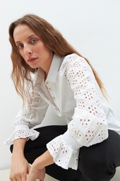 L163GTL2 REMERA CON MANGAS DE BRODERIE